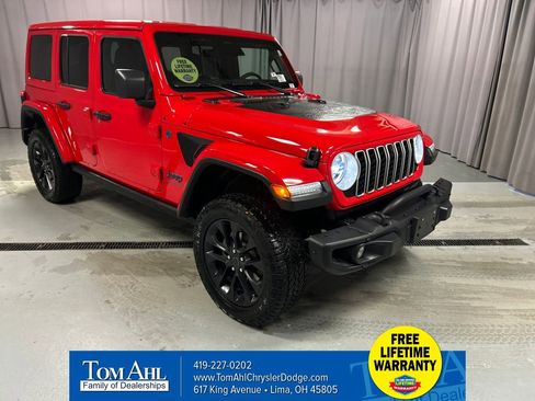 Used 2025 Jeep Wrangler Unlimited Sahara AWD/4WD image 1