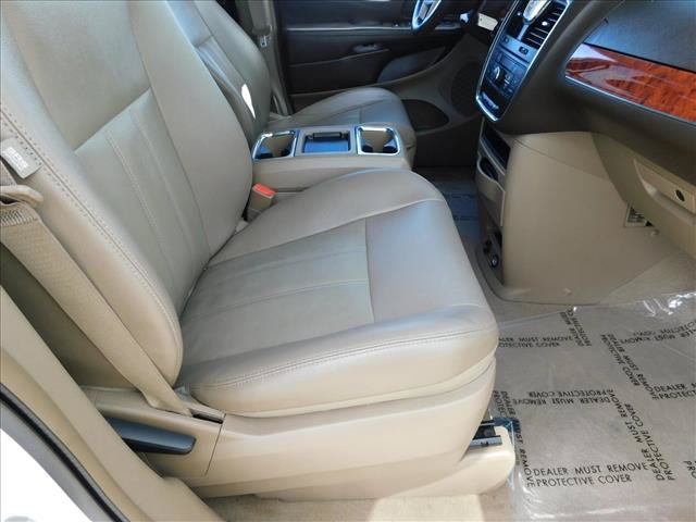 Used 2014 Chrysler Town & Country Touring FWD image 28