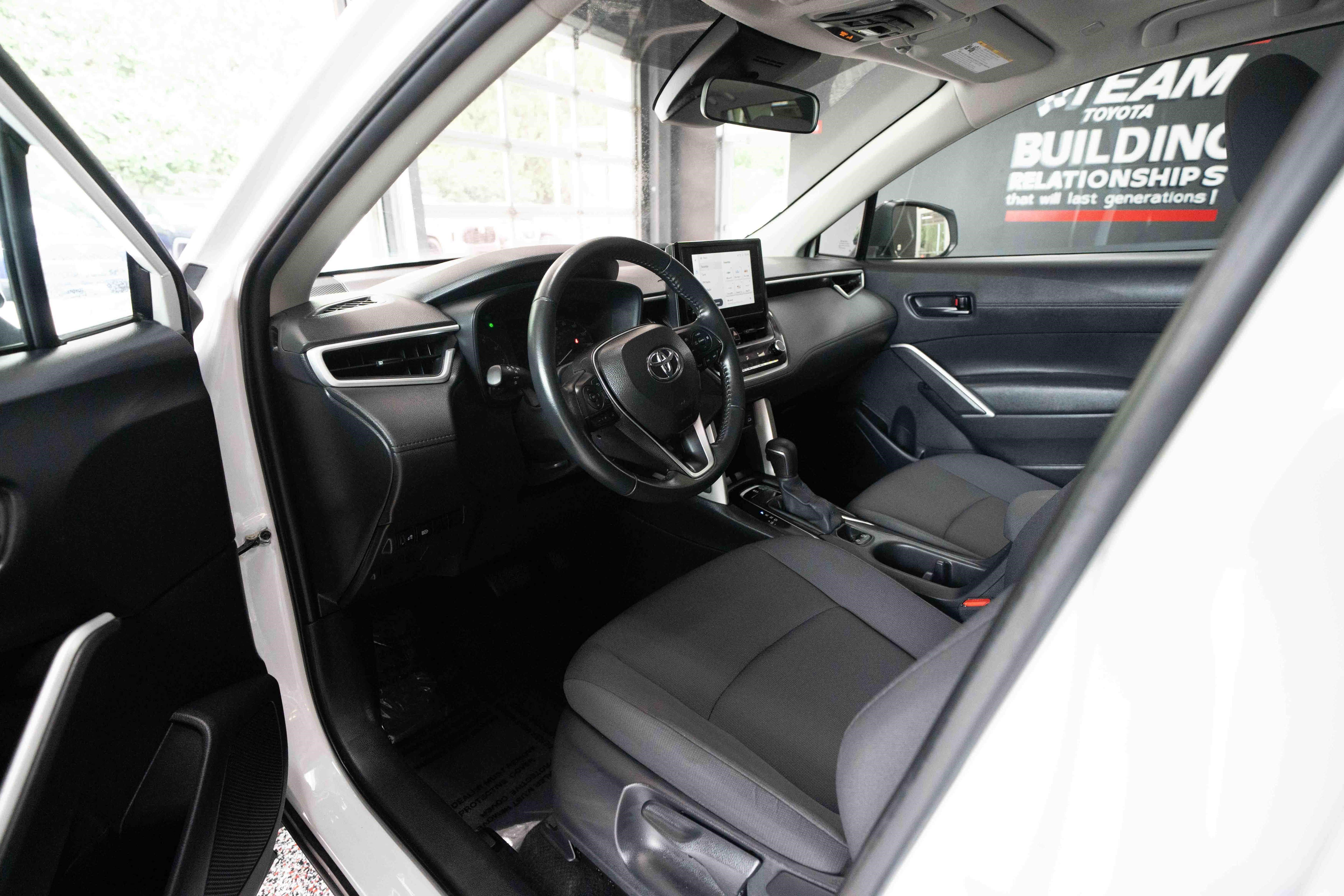 Used 2025 Toyota Corolla Cross LE w/ Moonroof Package AWD/4WD image 8