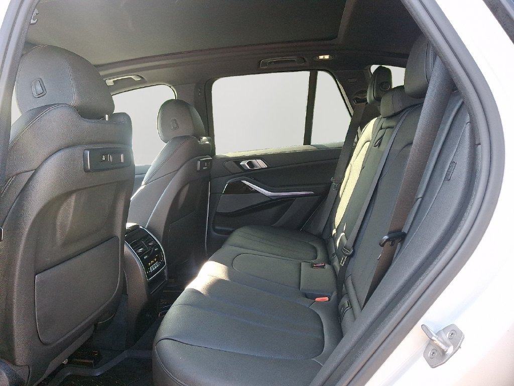 Used 2021 BMW X5 xDrive40i w/ Premium Package AWD/4WD image 8