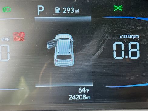 Used 2025 Hyundai Venue SEL image 19