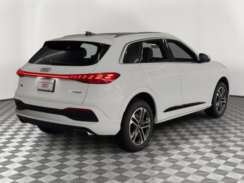 Used 2025 Audi Q5 Premium w/ 19" Wheel Package AWD/4WD image 9
