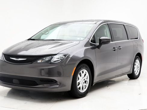 Used 2023 Chrysler Voyager LX FWD image 2