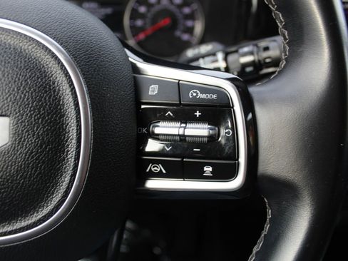 Used 2022 Kia Sorento EX w/ Panoramic Sunroof Package image 18