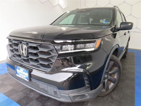 Used 2023 Honda Pilot Sport image 1