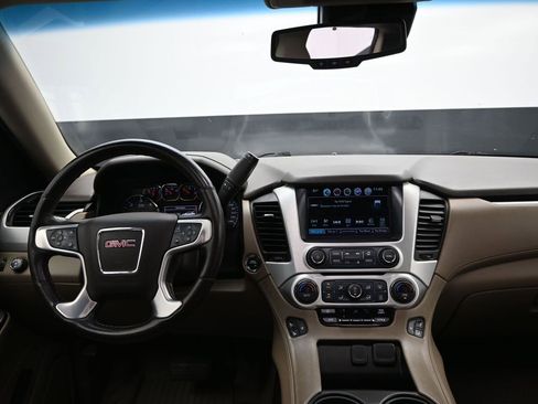 Used 2020 GMC Yukon XL SLT w/ Premium Edition image 19