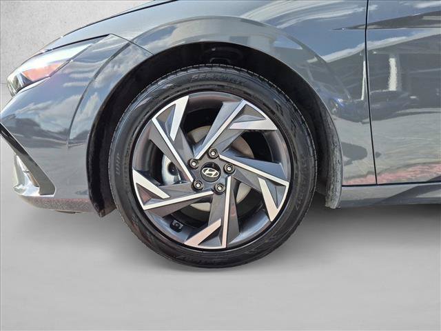 Used 2025 Hyundai Elantra SEL FWD image 24