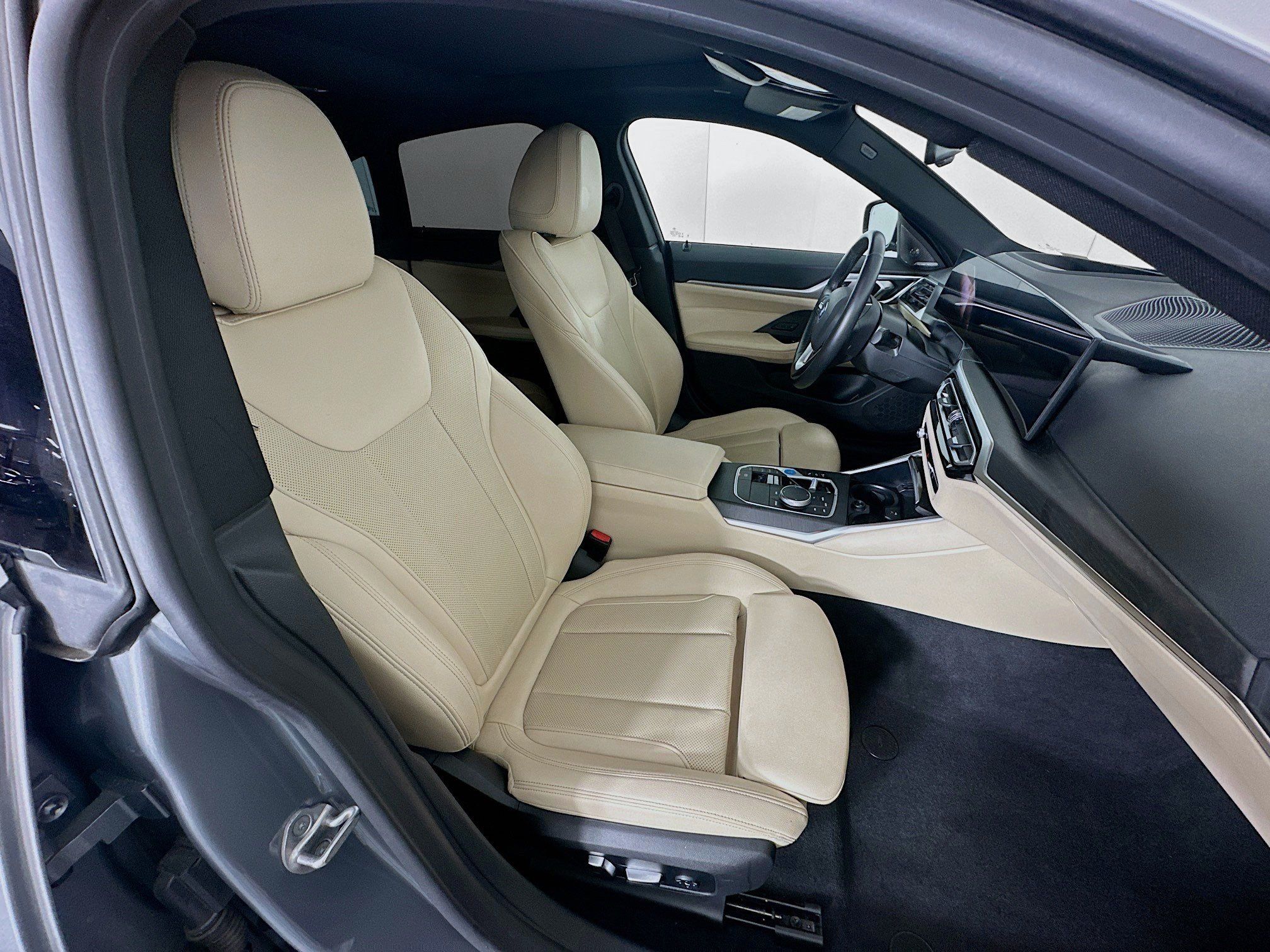 Used 2024 BMW i4 eDrive35 w/ Premium Package RWD image 34