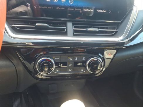 Certified 2024 Chevrolet Trax RS w/ Sunroof Package FWD image 17