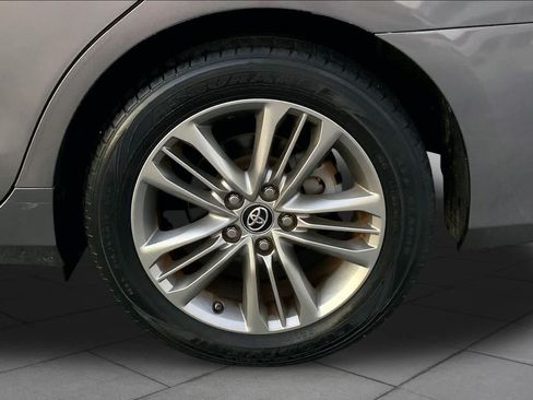Used 2017 Toyota Camry SE FWD image 11