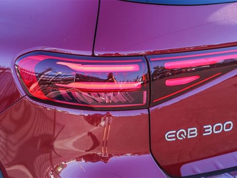 Used 2024 Mercedes-Benz EQB 300 4MATIC image 9