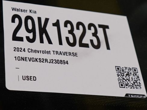 Used 2024 Chevrolet Traverse LT w/ Trailering Package AWD/4WD image 32