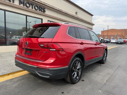 Used 2022 Volkswagen Tiguan SE image 3