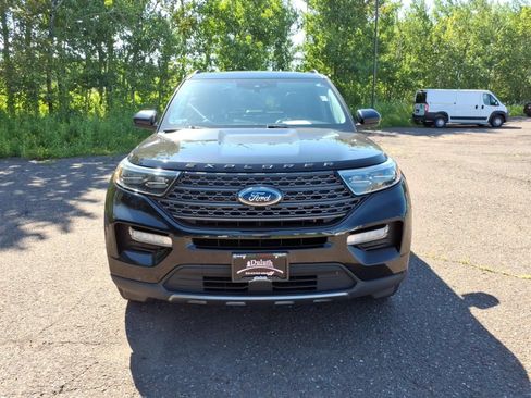 Used 2022 Ford Explorer XLT w/ Equipment Group 202A AWD/4WD image 8