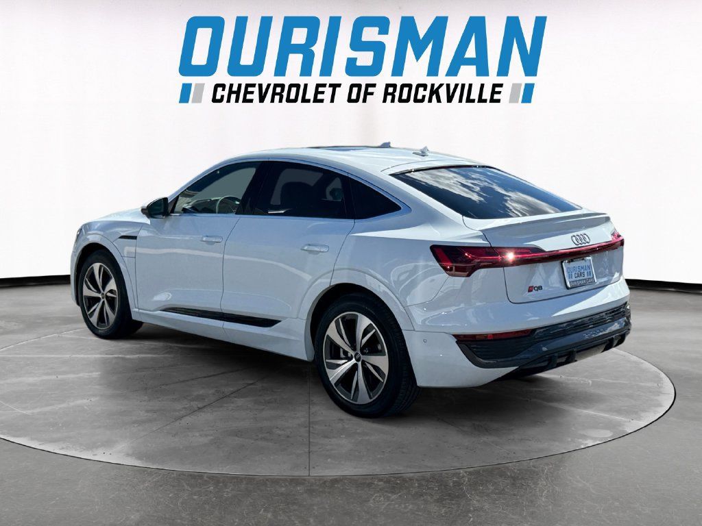 Used 2024 Audi Q8 e-tron Prestige w/ Prestige Package AWD/4WD image 4