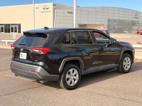 Used 2022 Toyota RAV4 LE FWD image 8