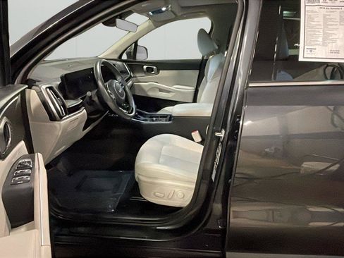 Used 2024 Kia Sorento S w/ Panoramic Sunroof Package FWD image 10