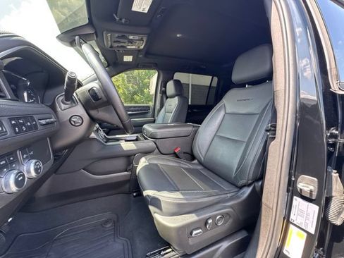 Used 2021 GMC Yukon XL Denali w/ Denali Premium Package AWD/4WD image 9