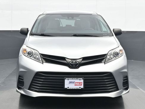 Used 2020 Toyota Sienna L image 1
