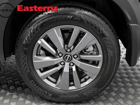 Used 2025 Nissan Pathfinder S image 32