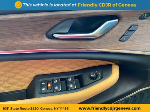 Used 2025 Jeep Grand Cherokee Summit w/ Obsidian Package image 19