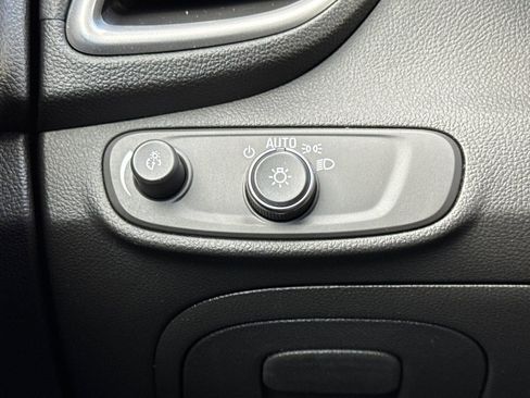 Certified 2022 Chevrolet Trax LT w/ LT Convenience Package image 29