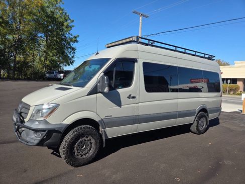 Used 2016 Mercedes-Benz Sprinter 2500 image 4