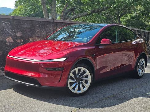 Used 2026 Tesla Model Y Long Range RWD image 5