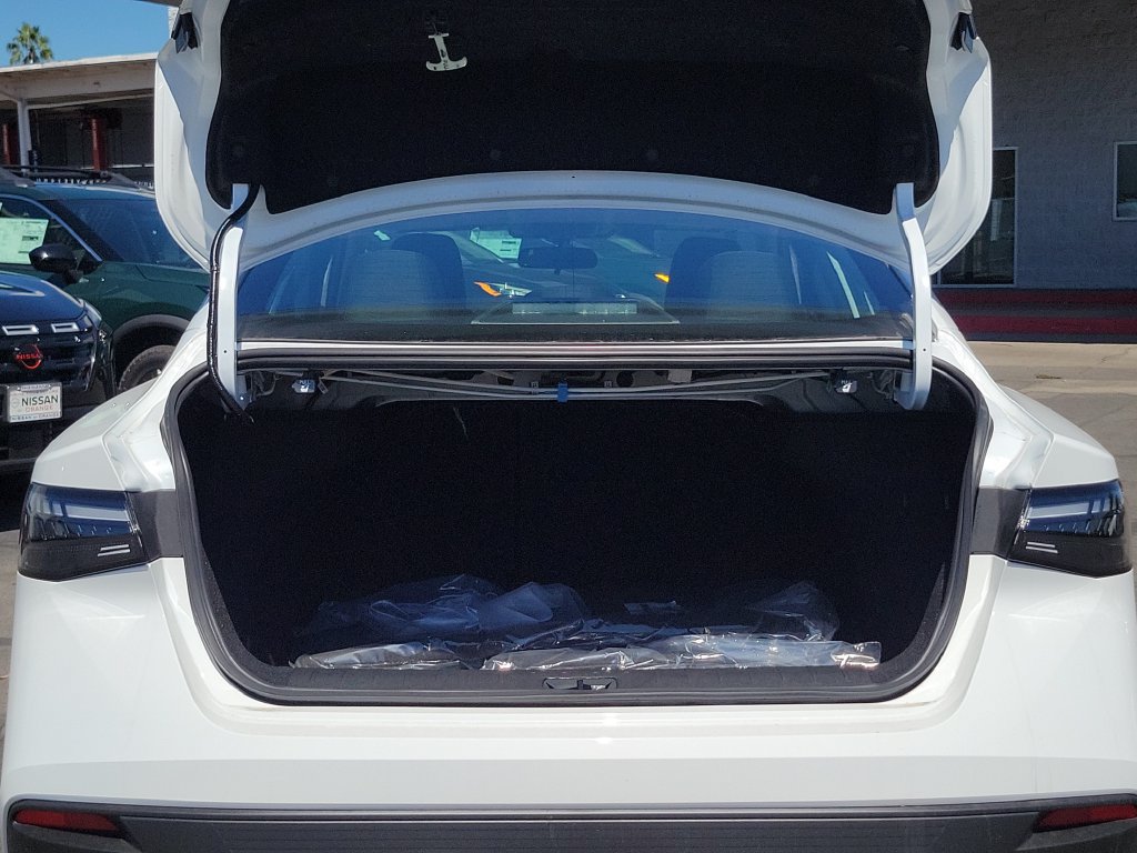 New 2027 Nissan Sentra SV w/ Floor Mat Package FWD image 6