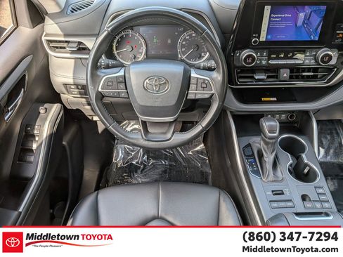 Certified 2024 Toyota Highlander XLE image 31