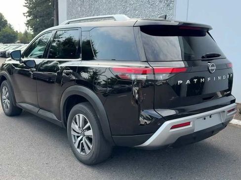 Certified 2023 Nissan Pathfinder SL image 10