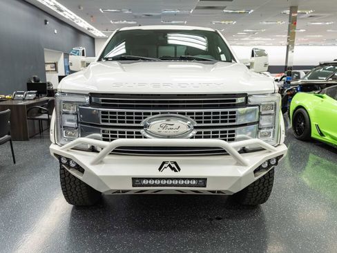 Used 2017 Ford F250 Platinum w/ Platinum Ultimate Package image 3