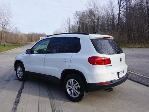 Used 2016 Volkswagen Tiguan S image 2