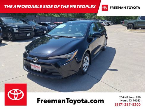 Used 2026 Toyota Corolla LE FWD image 1