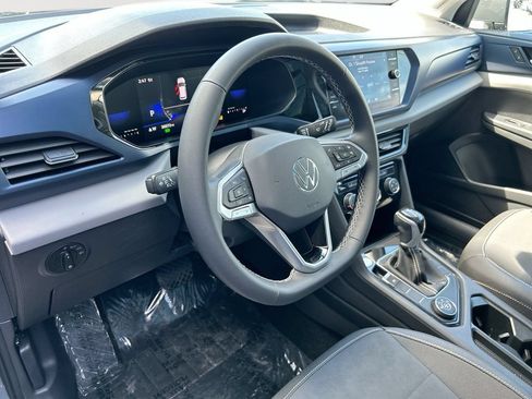 Used 2023 Volkswagen Taos SE w/ Panoramic Sunroof Package AWD/4WD image 15