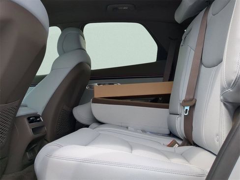 New 2026 Genesis Electrified GV70 image 9