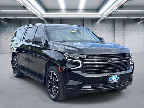 Used 2021 Chevrolet Suburban RST w/ Luxury Package image 3