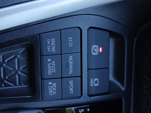 Certified 2025 Toyota RAV4 LE image 23