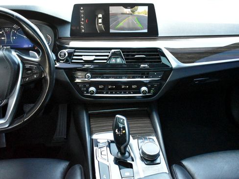 Used 2019 BMW 530i xDrive w/ Convenience Package image 19