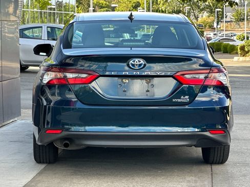 Used 2021 Toyota Camry LE FWD image 4