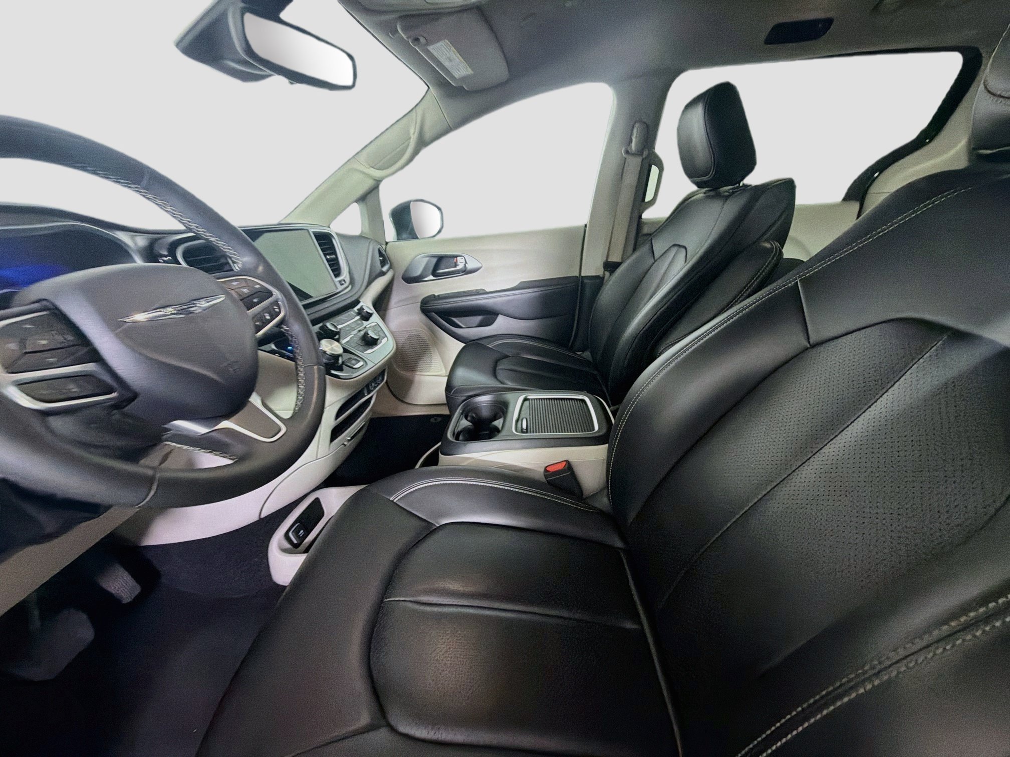 Used 2023 Chrysler Pacifica Touring-L FWD image 13