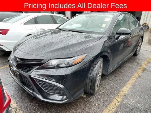 Used 2024 Toyota Camry SE FWD image 1