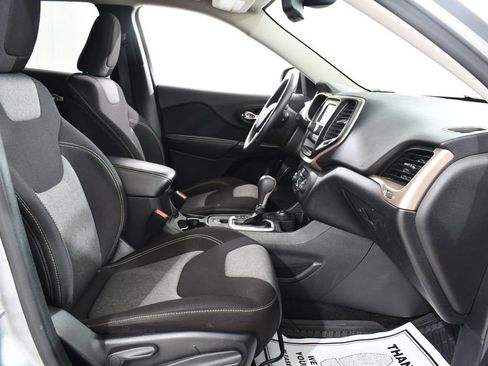 Used 2015 Jeep Cherokee Sport image 10