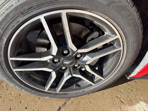 Used 2019 Ford Mustang Premium image 7