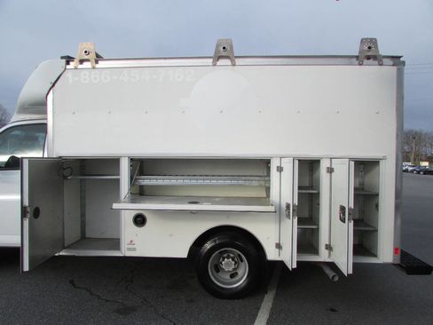 Used 2020 Chevrolet Express 3500 w/ Power Convenience Package image 10