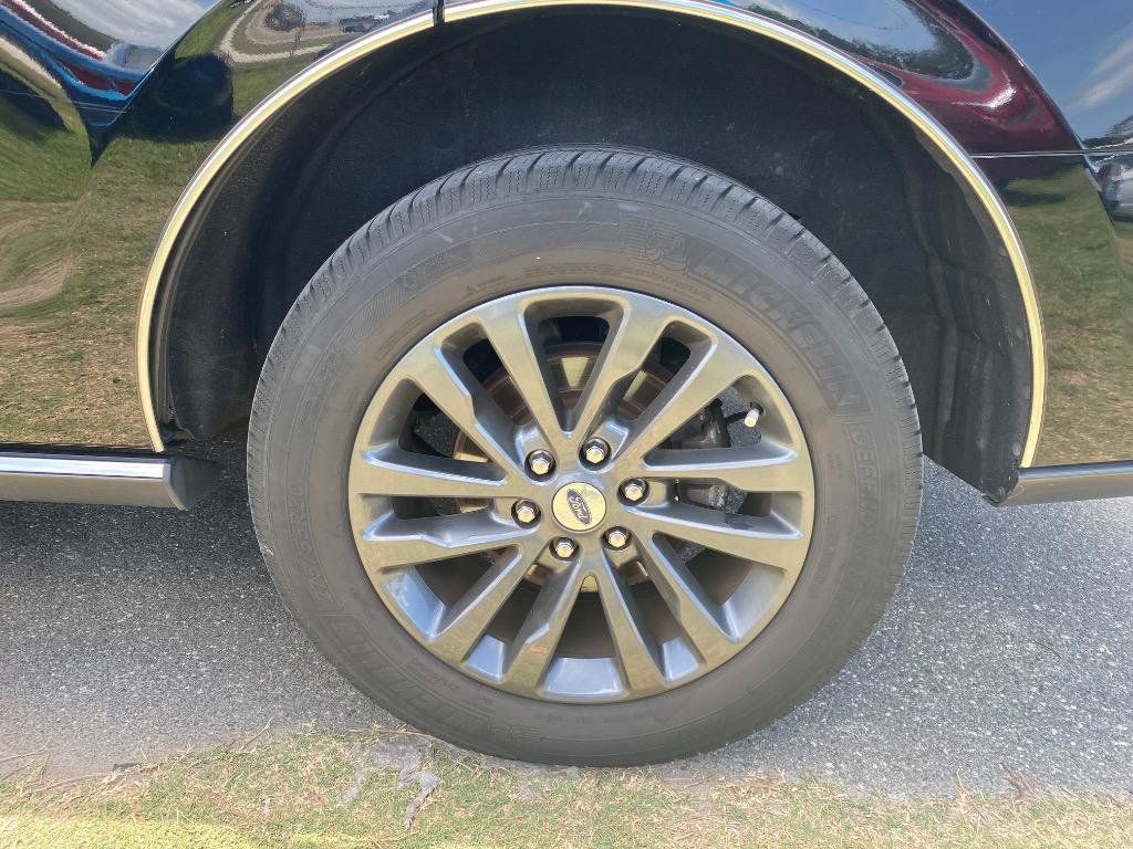 Used 2019 Ford Expedition Limited RWD image 11
