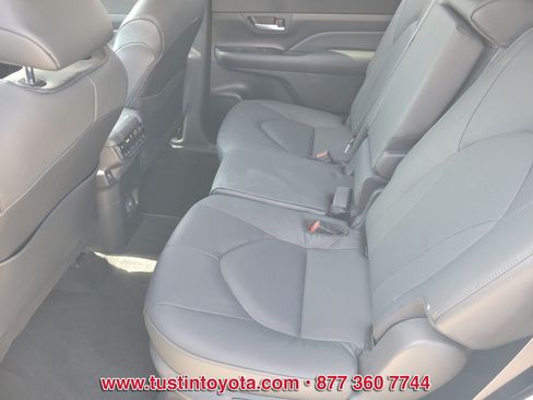 Certified 2024 Toyota Grand Highlander FWD image 11