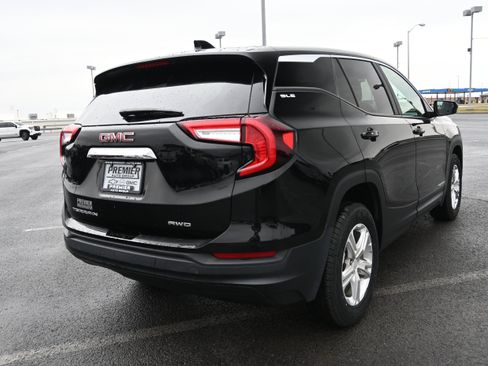 Used 2023 GMC Terrain SLE image 8