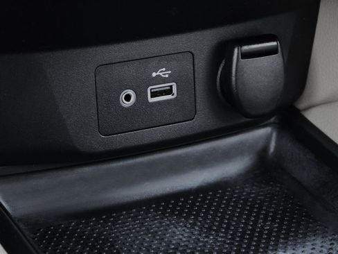 Certified 2020 Nissan Rogue SV image 38