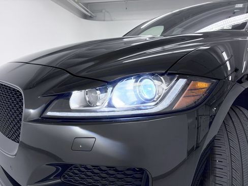 Used 2020 Jaguar F-PACE Premium AWD/4WD image 11
